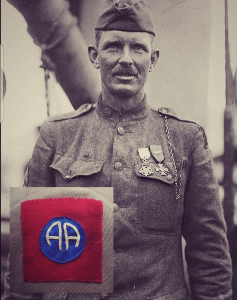 Soldat de la 82nd Infantry durant la Première Guerre mondiale. Il porte ses décorations. 